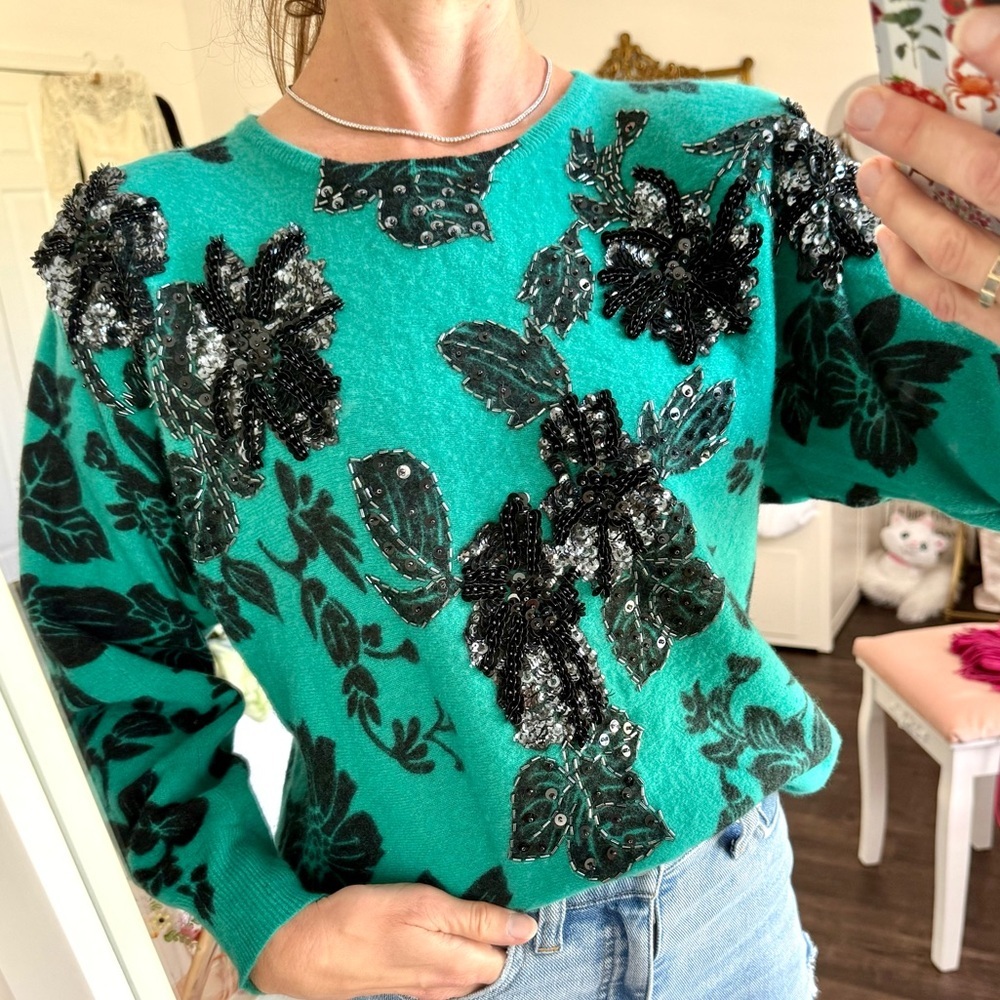 Vintage P.A. International Beaded Emerald & Black Floral Sequin Sweater Size S - Picture 2 of 5